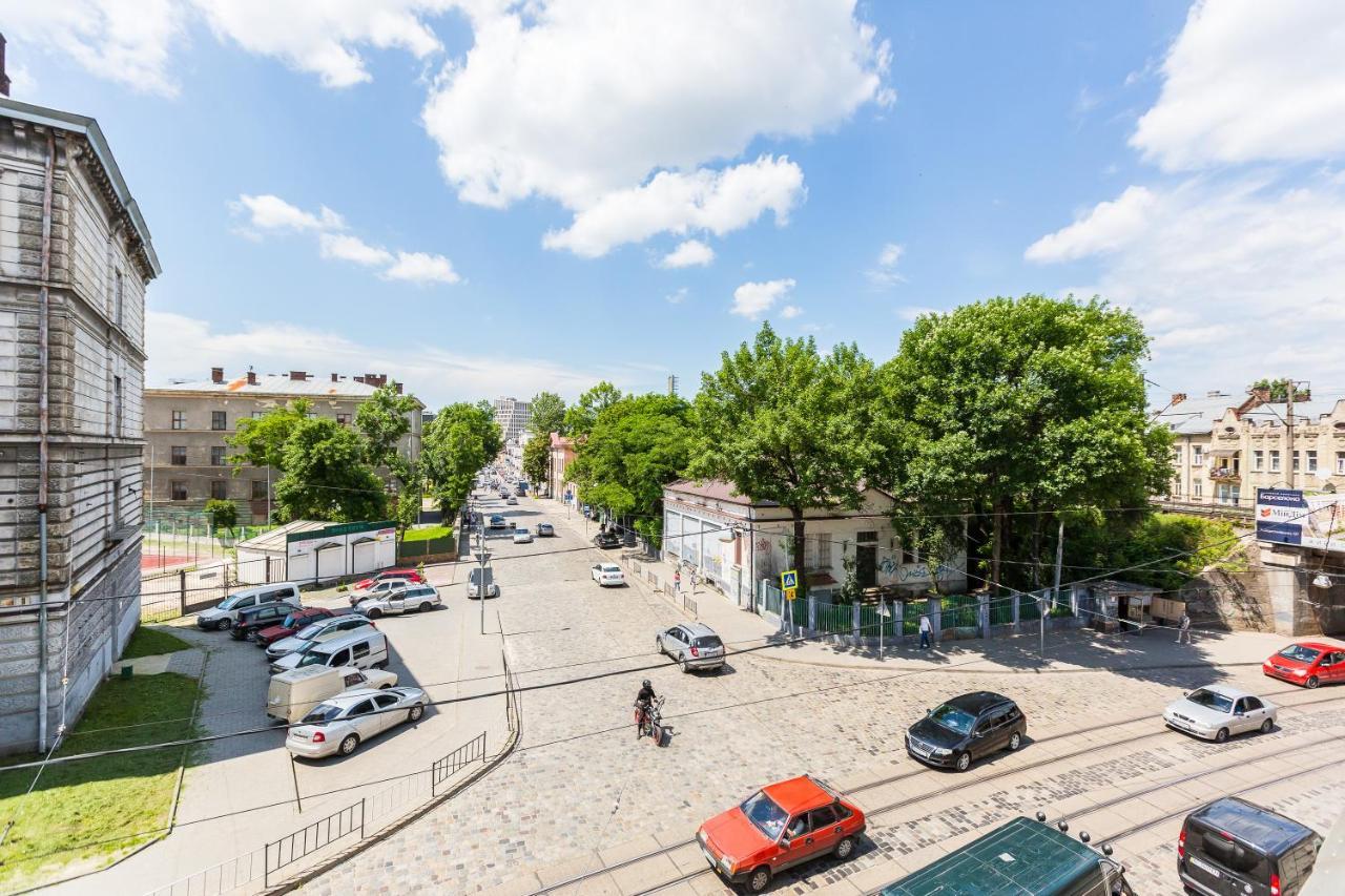 Сучасна Квартира По Вул Дарії Гусяк 9 Біля Краківського Lviv Exterior photo